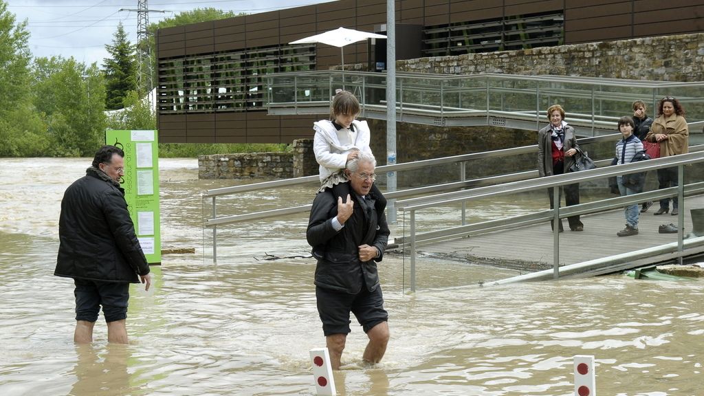 Inundaciones en Navarra obligan a desalojar a 25 personas de sus hogares