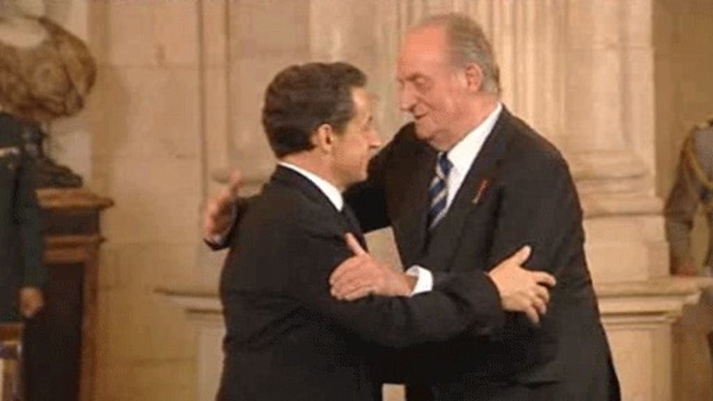Sarkozy recibe el Toison de manos del Rey