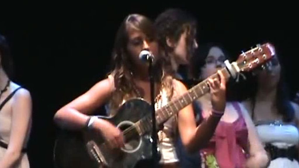Montse Carnero y su guitarra
