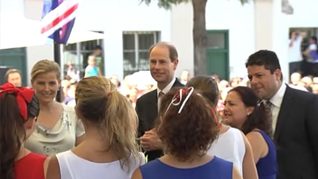 El príncipe Eduardo de Inglaterra y su esposa visitan Gibraltar