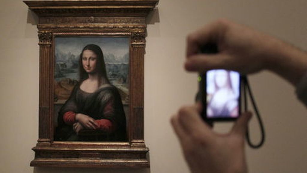 El Prado expone la 'Gioconda española' antes de su traslado al Louvre