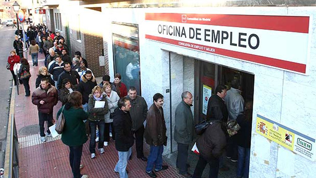 España registró 1168 parados al día en 2012