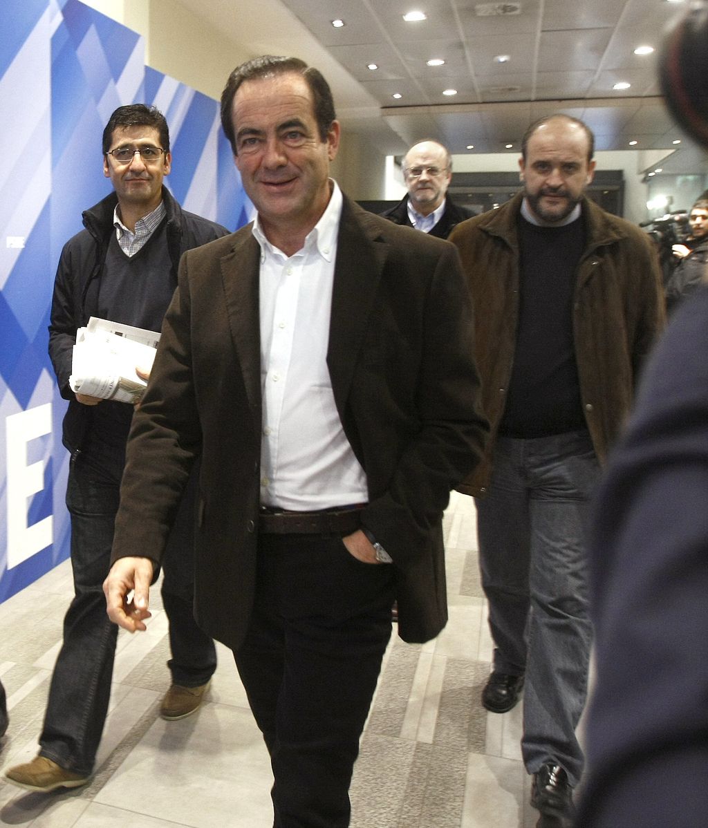 Bono: "El PSOE tiene que caminar en la dirección de una de las letras, la E de España"