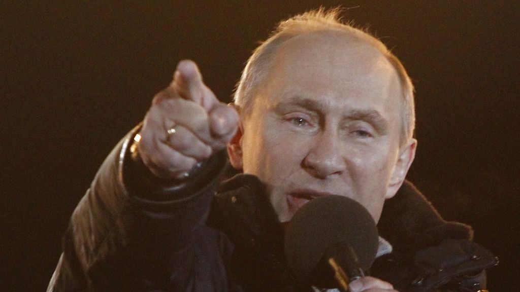 Un emocionado Putin celebra su victoria ante miles de simpatizantes en Moscú