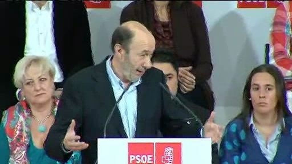 Rubalcaba se postula a liderar el PSOE con un proyecto de "cambio y unidad"