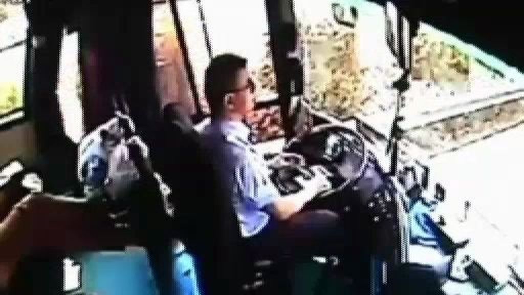 Muere un conductor de autobus en China para salvarle la vida a los viajeros