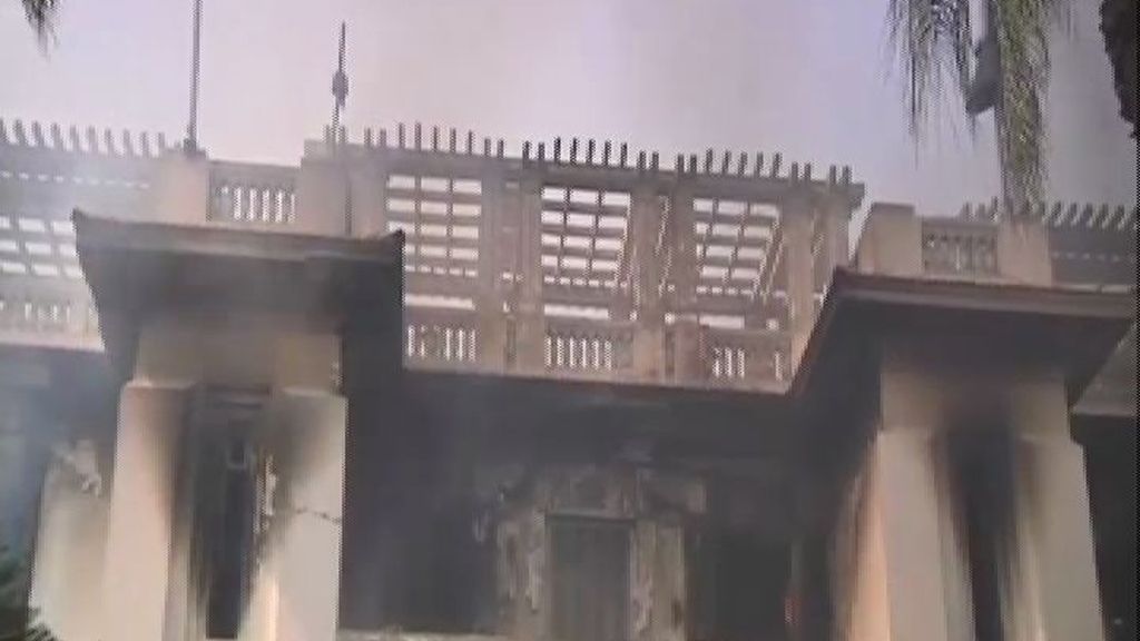 Miembros de los Hermanos Musulmanes asaltan e incendian el Palacio del Gobernador
