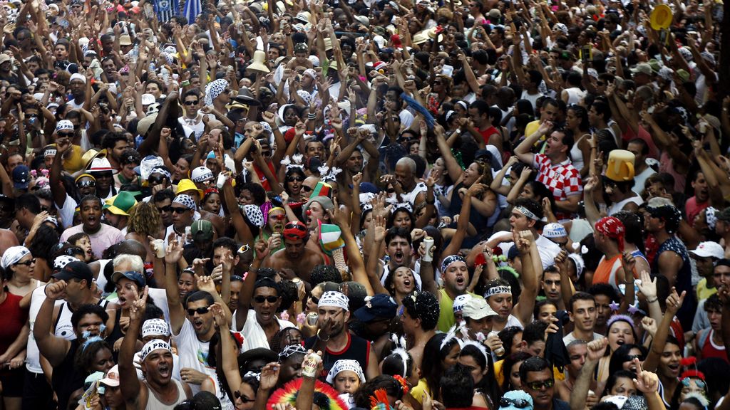 Caos en la primera gran celebración del Carnaval de Río de Janeiro