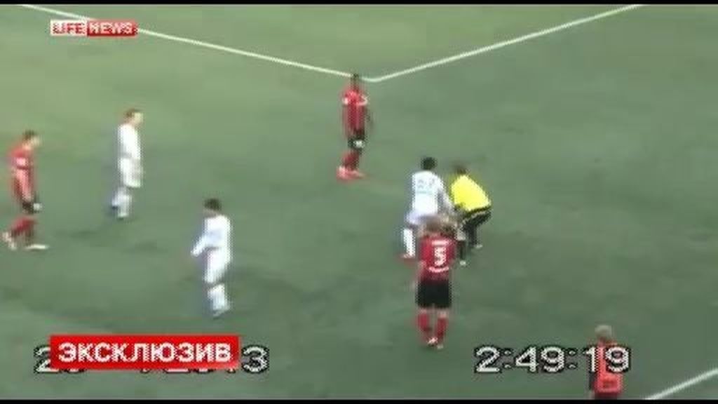 Agredido por el propio árbitro en un partido en Rusia