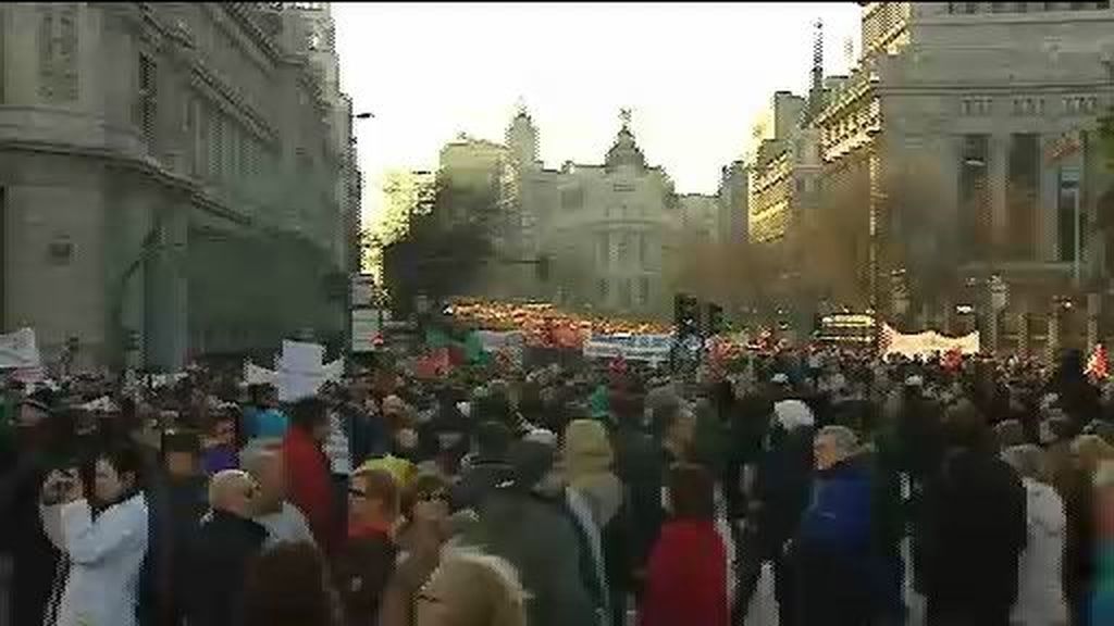 Miles de personas protestan contra ‘el golpe de estado financiero’