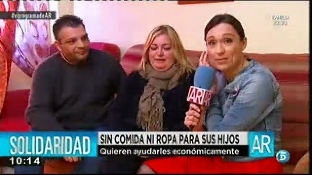 'AR' regala ropa a los hijos de Juan y Milagros