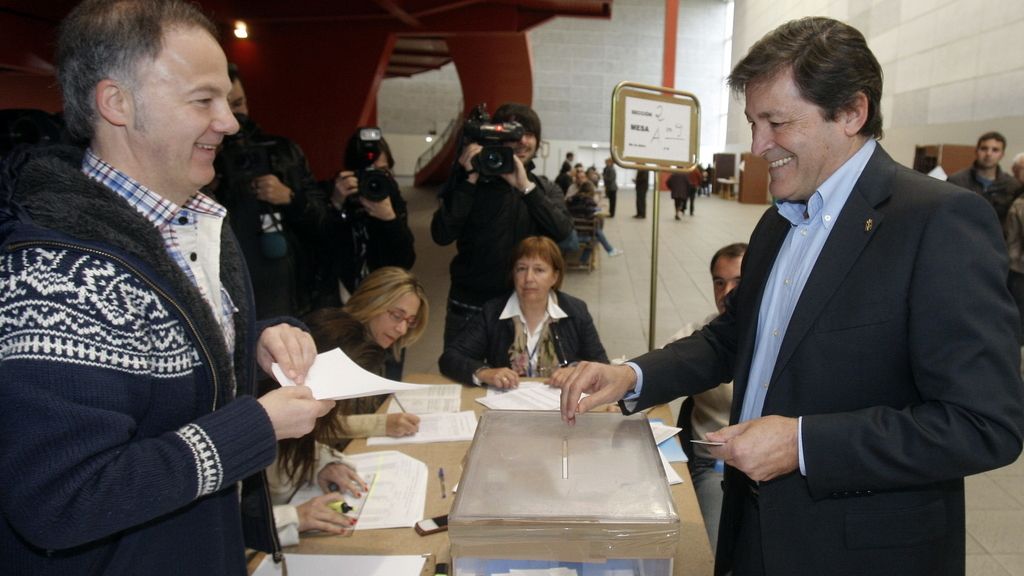 Fernández vota en Gijón