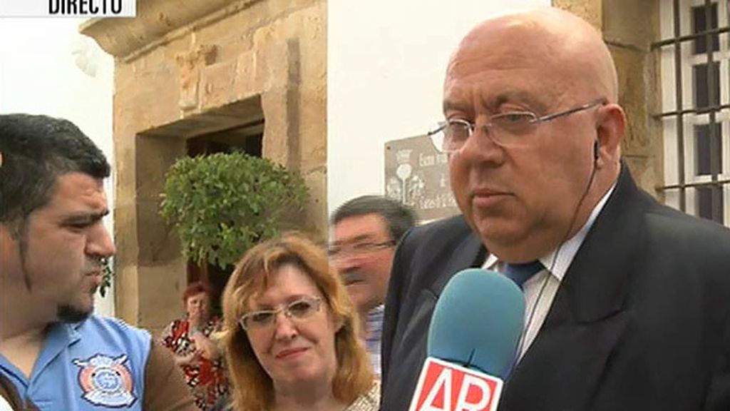 El alcalde de Cortes de la Frontera se ha comprometido a anular la subida de su sueldo