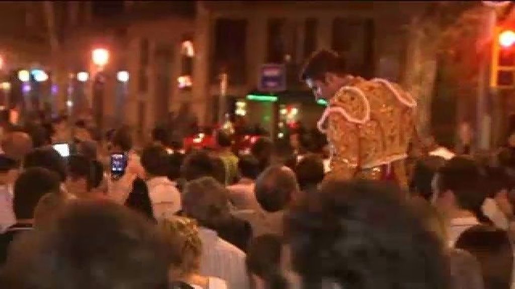 Serafín Marín recorre a hombros las calles de Barcelona