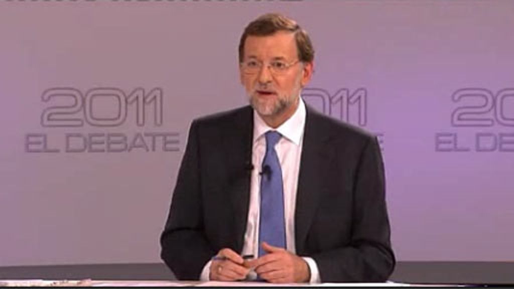 Rajoy niega que vaya a reducir las prestaciones por desempleo