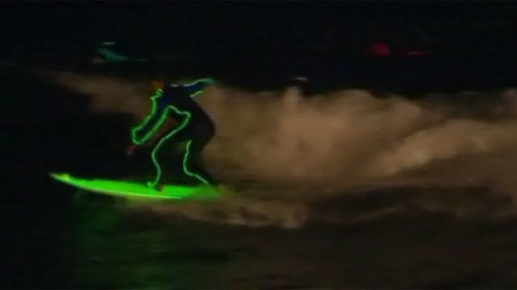 Surf nocturno en Australia