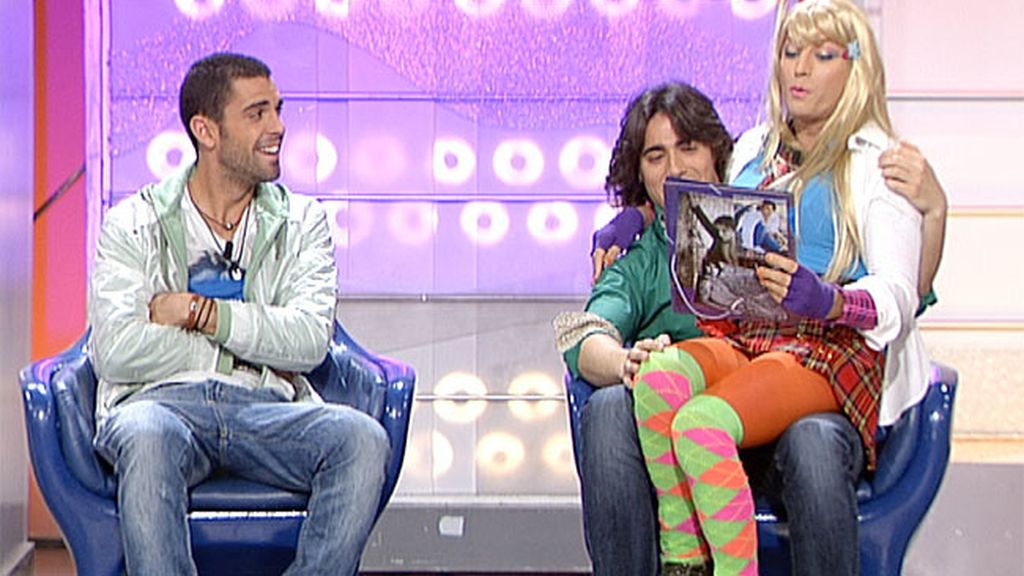 Jueves (21/04/11) Jueves (21/04/11)