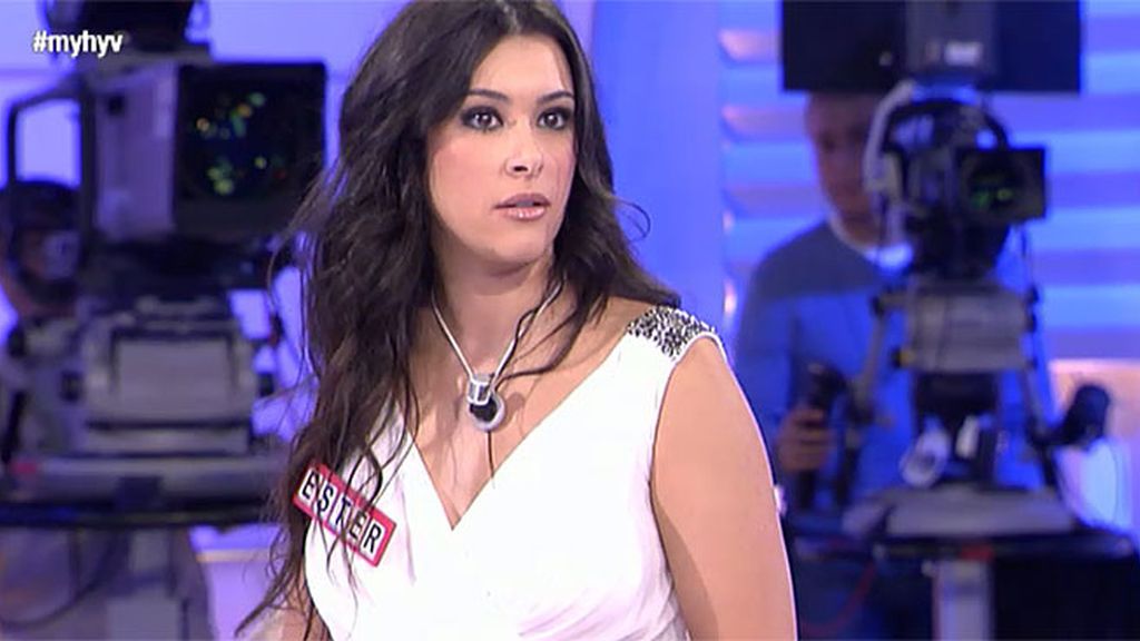 Ester y Lorena se cambian de ropa Ester y Lorena se cambian de ropa