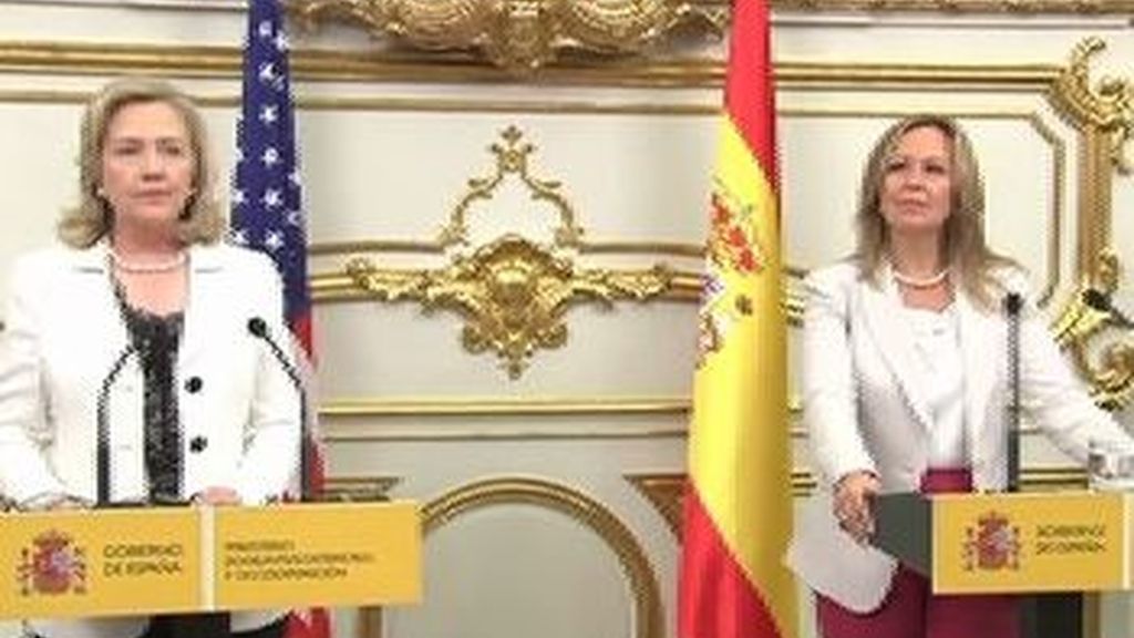 Clinton aplaude los esfuerzos de España para "sobrellevar el legado de la crisis"