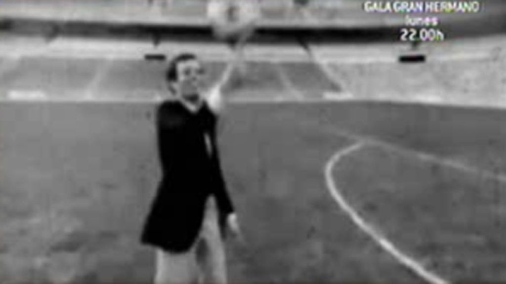 Julio tenía futuro como portero de fútbol