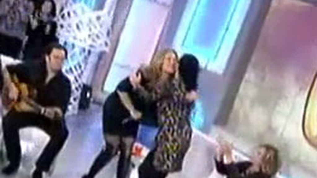 Chayo le canta a María del Monte