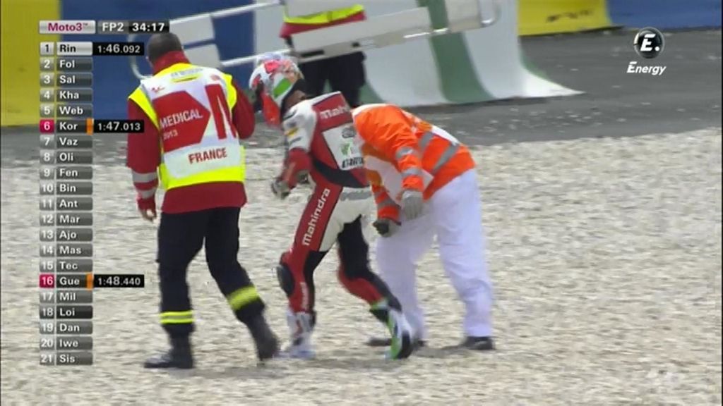 Efren Vázquez cae en los libres de Moto3 y se fractura una clavícula
