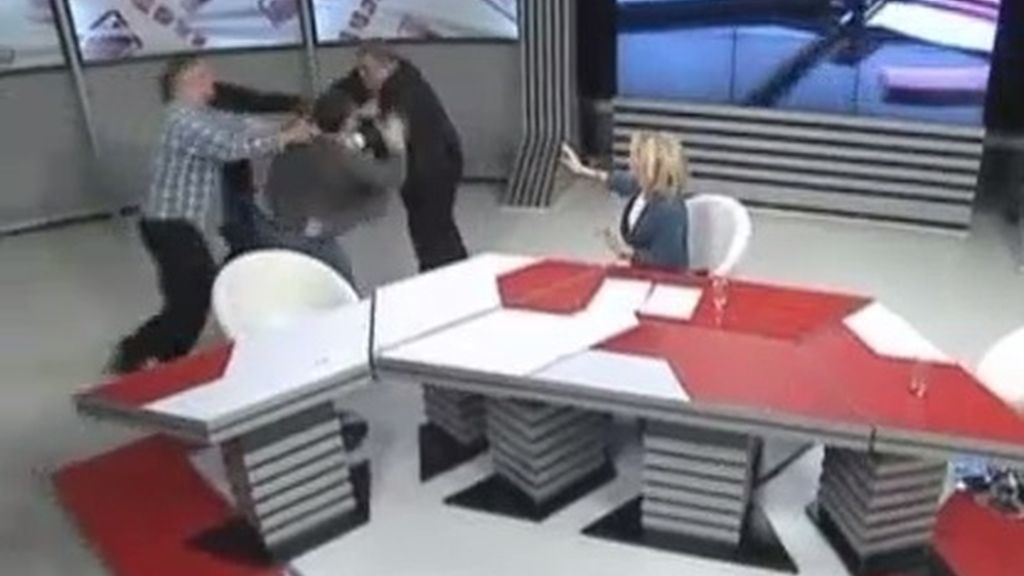 Políticos georgianos a tortas en un debate televisivo