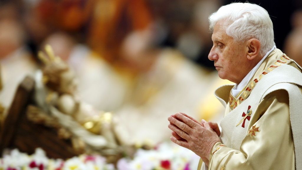 El Papa Benedicto XVI renuncia