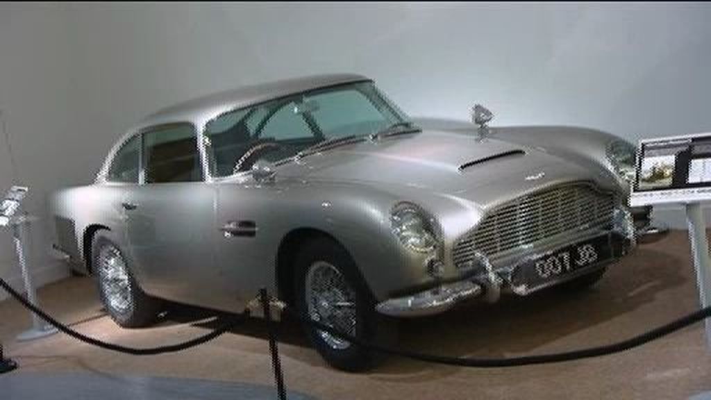 Una exposición reúne los coches de James Bond, el espía más famoso