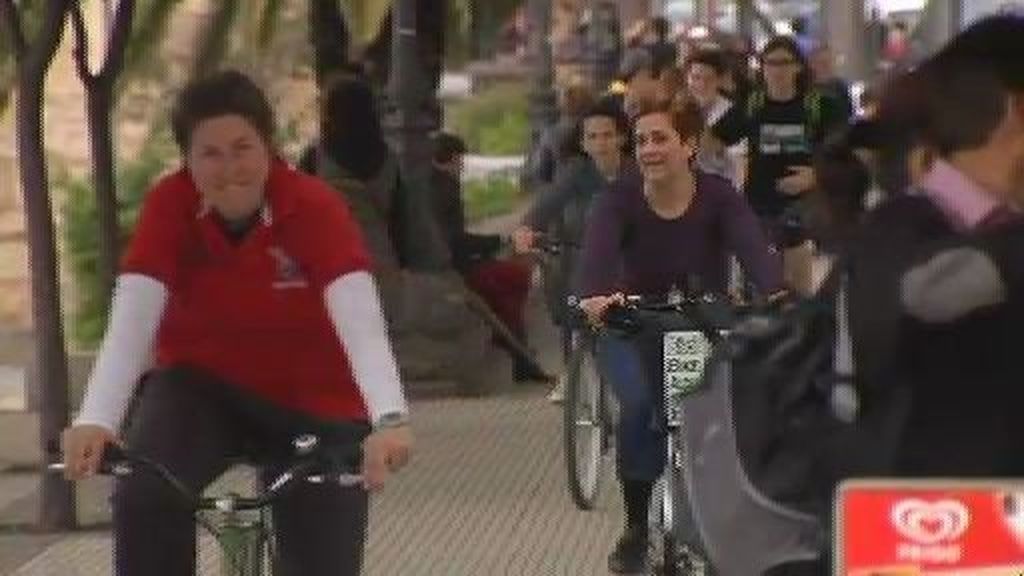 La DGT pretende obligar a que los ciclistas lleven casco por la ciudad