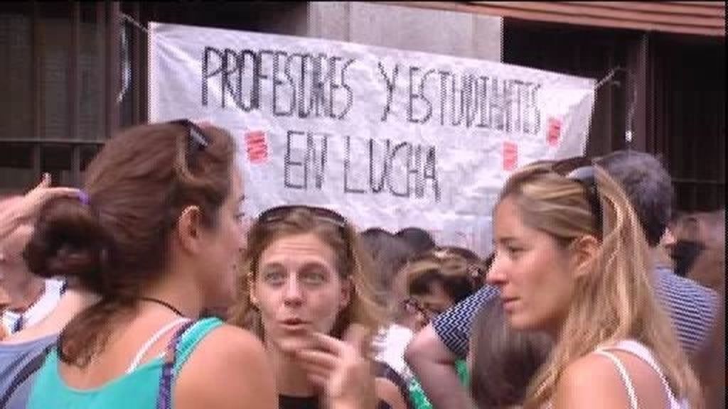 Aguirre confía en que no haya huelga de profesores