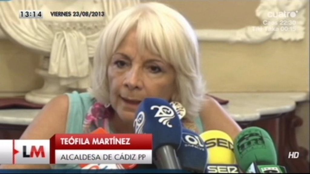 La alcaldesa de Cádiz critica "que haya quien pida de comer y tenga Twitter"