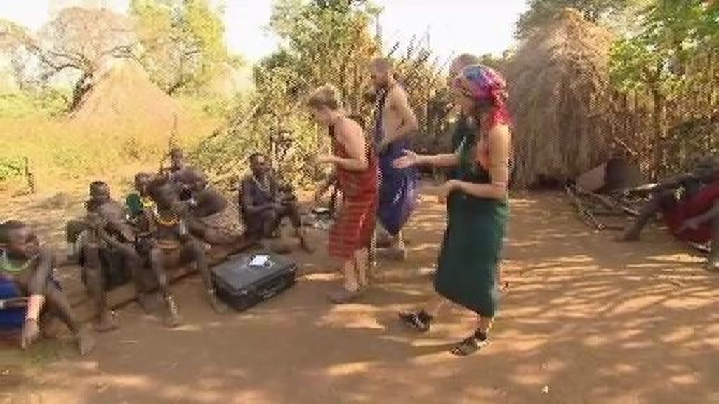Los Navarro juegan a las palas con la tribu
