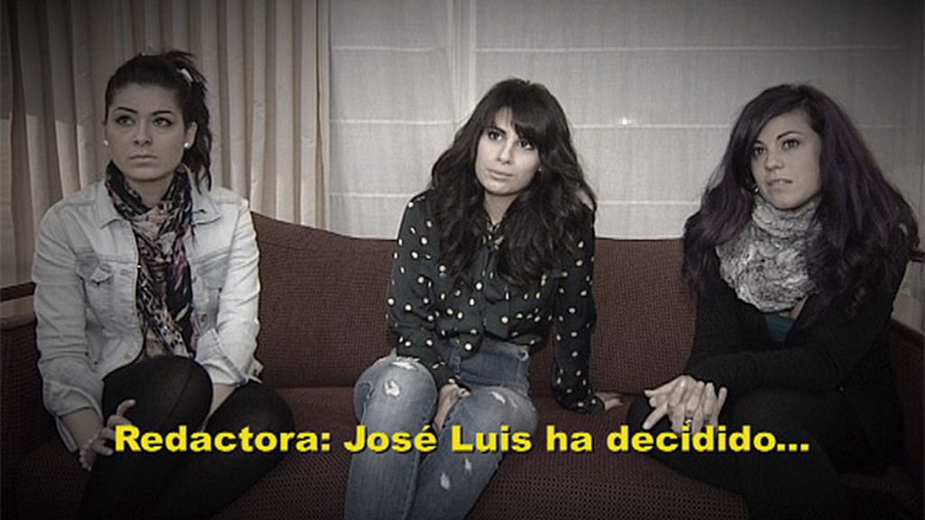 José Luis decide subir a su habitación del hotel a...