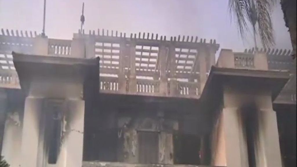 Miembros de los Hermanos Musulmanes asaltan e incendian el Palacio del Gobernador