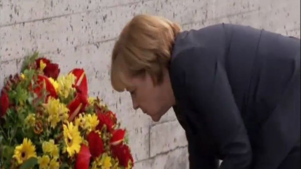 Polémica visita de Merkel a un campo de concentración de Dachu