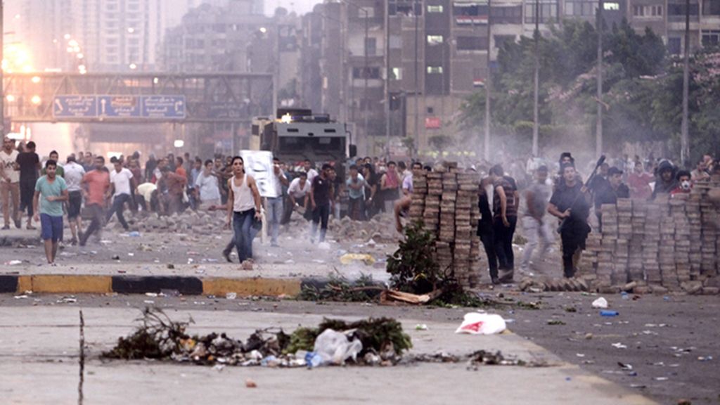 Brutales enfrentamientos en El Cairo