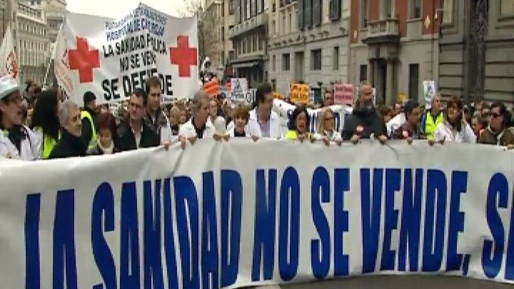 La 'marea blanca' vuelve a echarse a las calles de Madrid