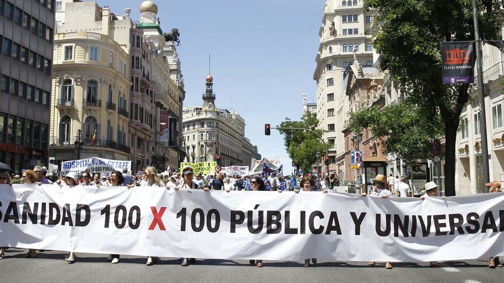 Una nueva 'Marea Blanca' recorre las calles de Madrid contra la privatización sanitaria