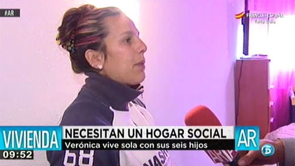 Verónica, después de 9 años solicitando una vivienda social, ha okupado una casa