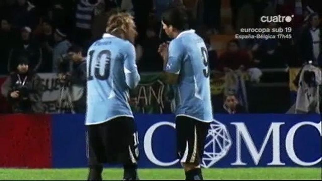 Forlán y Suárez llevan a la final a Uruguay