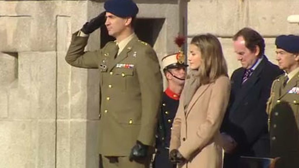 Los Príncipes de Asturias presiden el cambio de guardia en el Palacio Real de Madrid