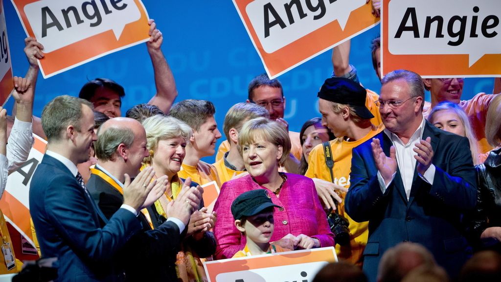 Los alemanes celebran el fin de la campaña electoral con Merkel como favorita