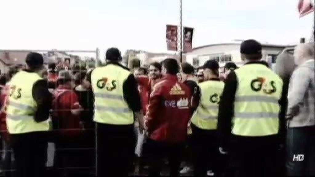 Locura, polémica e indignación en el entrenamiento de La Roja