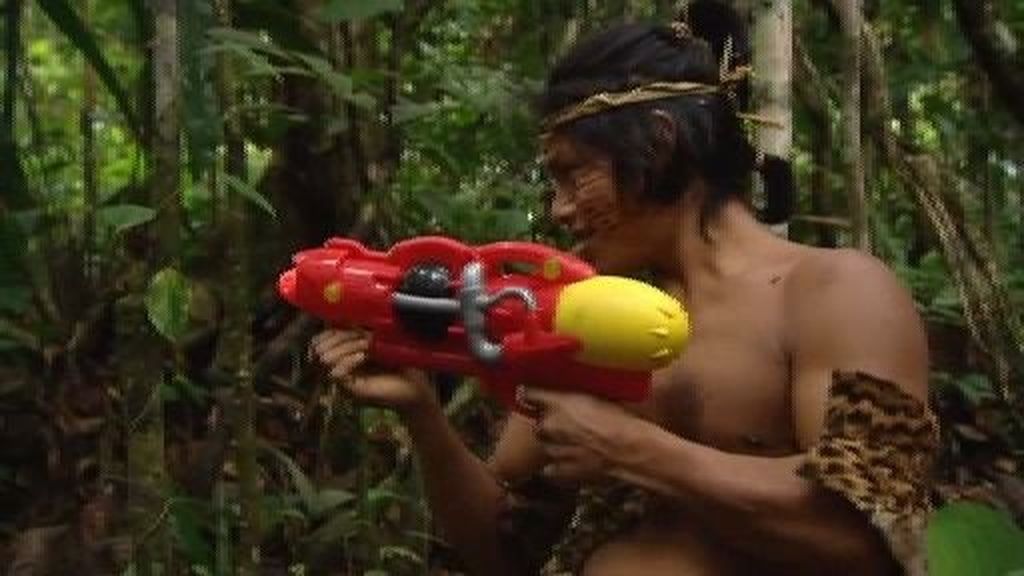 Guerra de pistolas de agua en el Amazonas