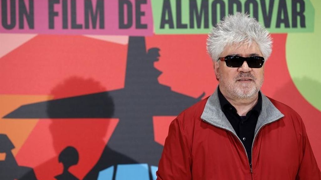Almodóvar presenta Los Amantes pasajeros, una comedia "ligera, efervescente y frívola"