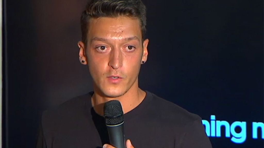Özil: "Me quedo en el Real Madrid"