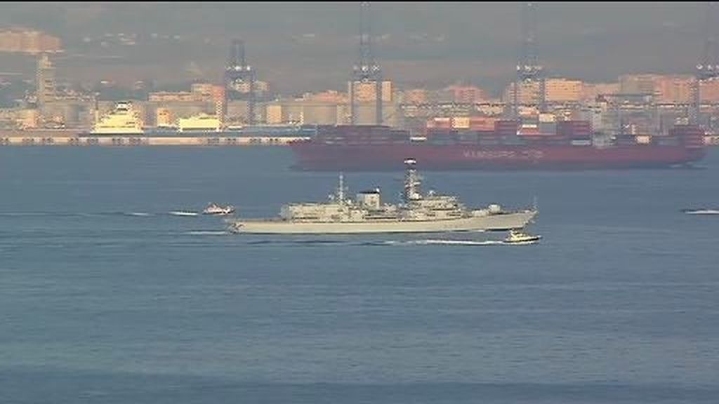 La fragata británica HMS Westminster llega a Gibraltar con dos buques de apoyo