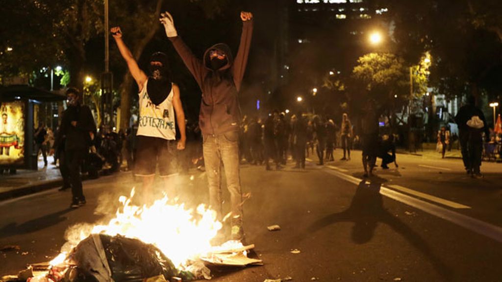 La protesta sindical en Río termina con fuertes enfrentamientos con la policía