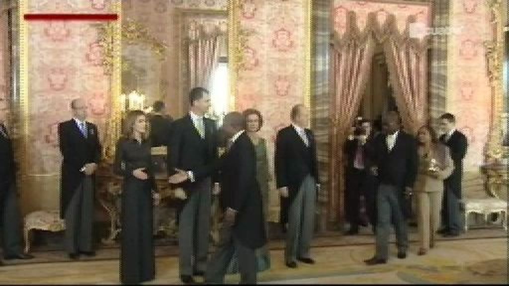 El representante del Congo niega el saludo a la Princesa Letizia